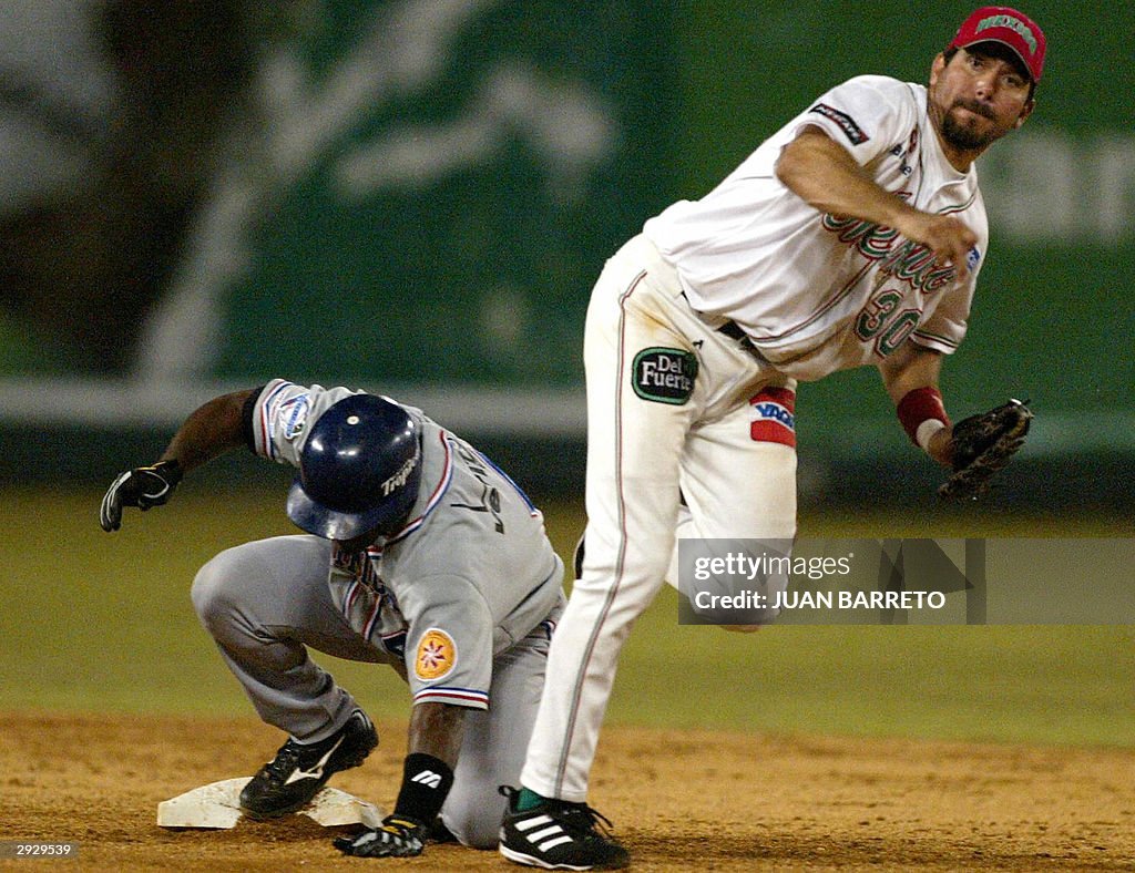 Benjamin Gil (D) de Los Tomateros de Cul