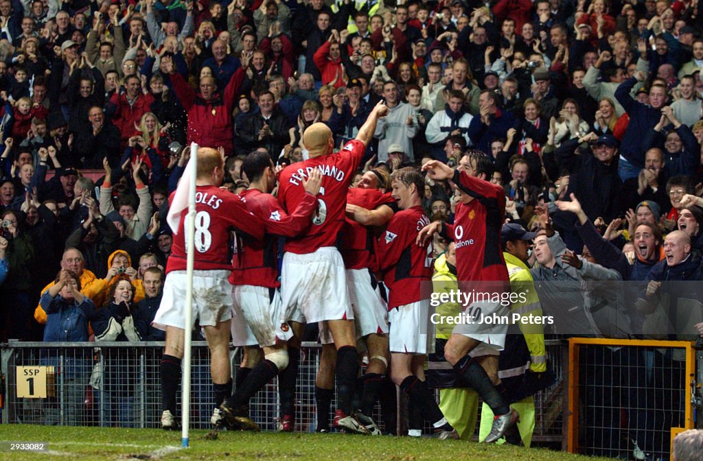 Diego Forlan is congratulated after scoring by Paul Scholes, Ryan ...