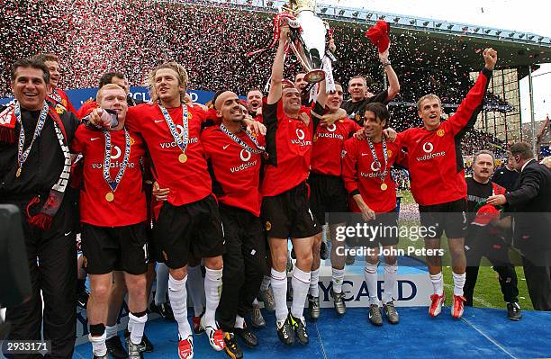 Roy Keane lifts the Barclaycard Premiership trophy as his teammates celebrate after the FA Barclaycard Premiership match between Everton v Manchester...