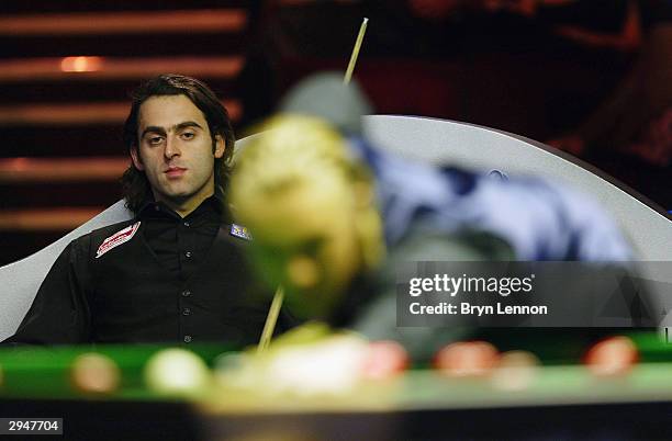 159 Ronnie Osullivan 2004 Stock Photos High Res Pictures And Images 159-ronnie-osullivan-2004-stock-photos-high-res-pictures-and-images