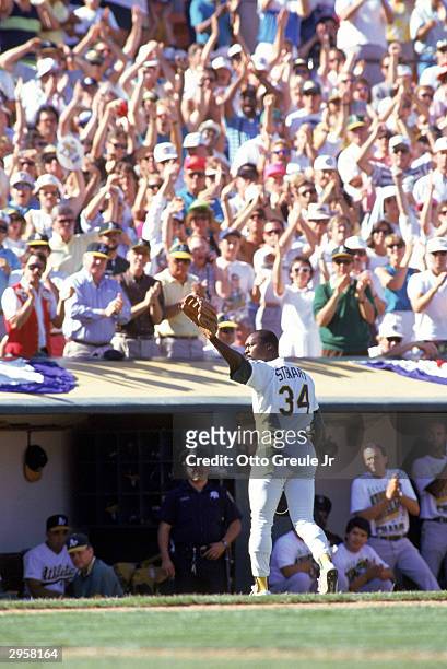 Pitcher Dave Stewart of the Oakland Athletics exits the game with a standing ovation during the 1990 American League Championship Series game against...
