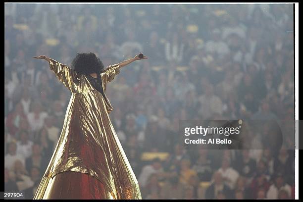 Diana Ross performs at the halftime show during Super Bowl XXX between the Dallas Cowboys and Pittsburgh Steelers at Sun Devil Stadium in Tempe,...
