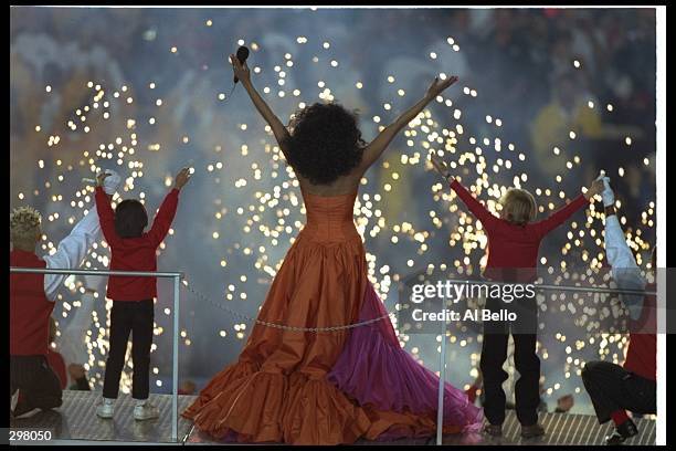 Diana Ross performs at the halftime show during Super Bowl XXX between the Dallas Cowboys and Pittsburgh Steelers at Sun Devil Stadium in Tempe,...