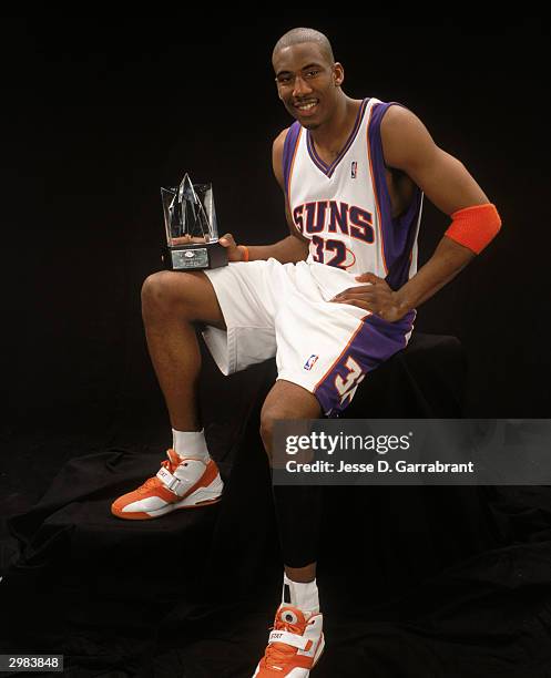 Amare Stoudemire of the Sophomore Team poses with the Rookie v Sophomore game MVP Trophy during All-Star Portraits at Staples Center on February 13,...