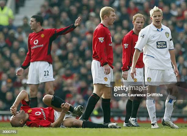 Mikael Silvestre of Man Utd in agony after a tackle from Alan Smith of Leeds before going off injured during the FA Barclaycard Premiership match...