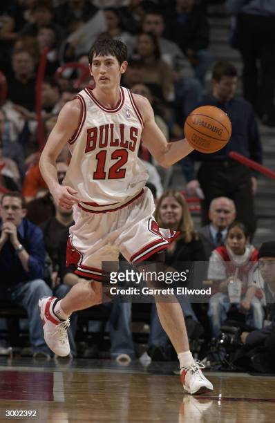 Kirk Hinrich of the Chicago Bulls brings the ball up court against the Memphis Grizzlies at the United Center on February 21, 2004 in Chicago,...
