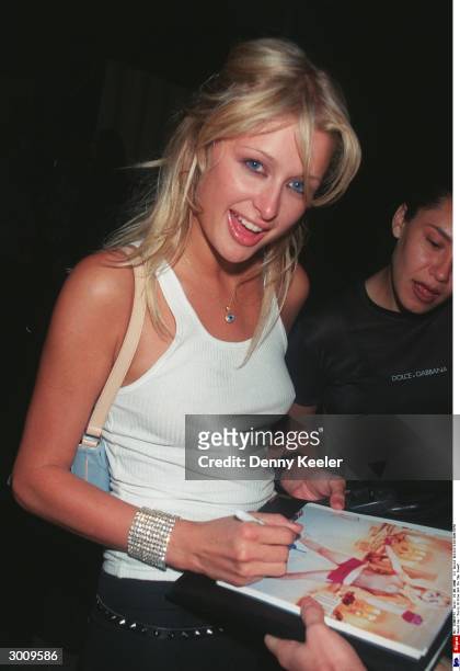 Model Paris Hilton signs autographs for fans outside a restaurant August 22, 2000 in Los Angeles, CA.