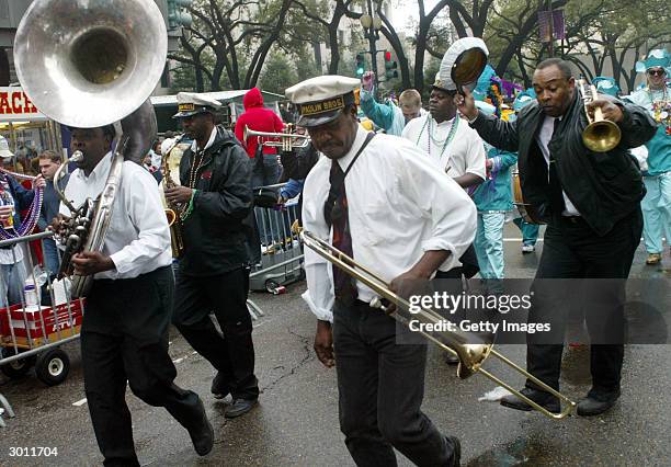 Members of the Irish Channel Corner Club make their way down Poydras Street during Mardi Gras February 24, 2004 in New Orleans, Louisiana. Fat...