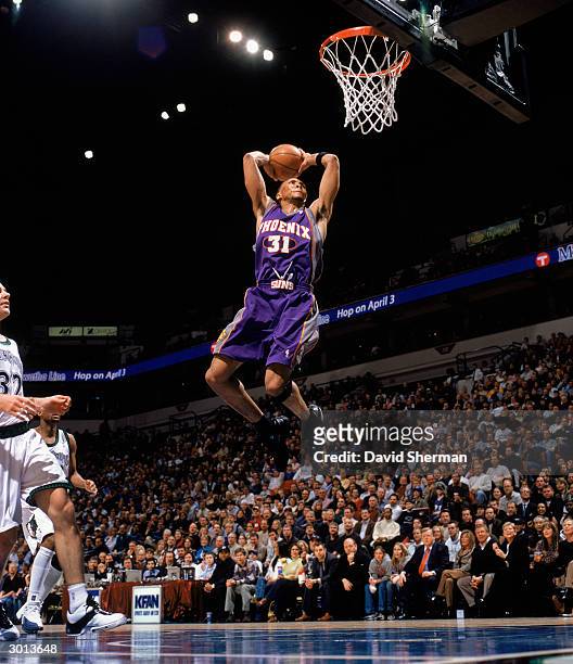 Shawn Marion of the Phoenix Suns goes to the hoop against the Minnesota Timberwolves during the NBA game at Target Center on February 17, 2004 in...