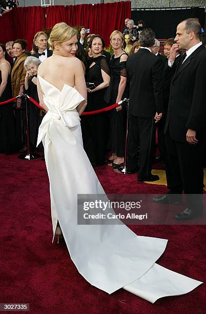 Actress Renee Zellweger attends the 76th Annual Academy Awards at the Kodak Theater on February 29, 2004 in Hollywood, California.