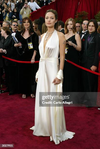 Actress Angelina Jolie attends the 76th Annual Academy Awards at the Kodak Theater on February 29, 2004 in Hollywood, California.