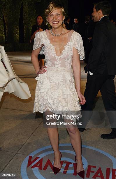 Actress Kirsten Dunst attends The 2004 Vanity Fair Oscar Party at Mortons Restaurant, February 29, 2004 in Hollywood, California.