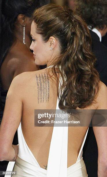 Actress Angelina Jolie attends the 76th Annual Academy Awards at the Kodak Theater on February 29, 2004 in Hollywood, California.