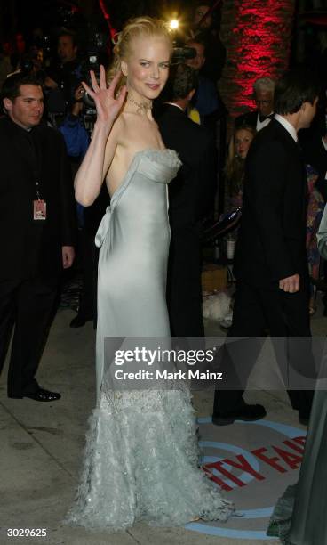 Actress Nicole Kidman attends The 2004 Vanity Fair Oscar Party at Mortons Restaurant, February 29, 2004 in Hollywood, California.