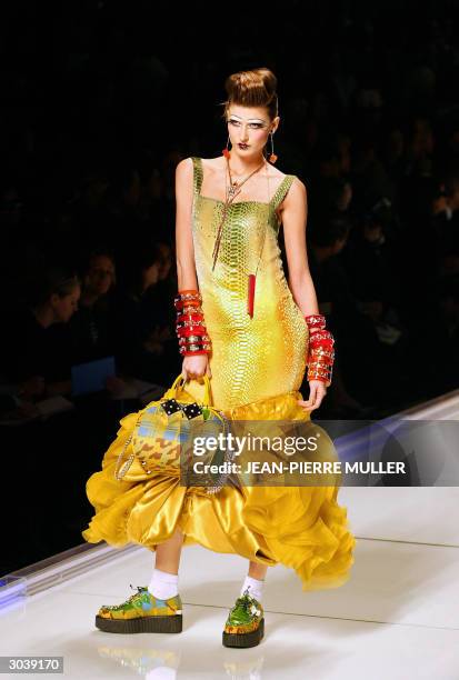 88 Fashion Galliano Dior 03 Stock Photos, High-Res Pictures, and Images -  Getty Images