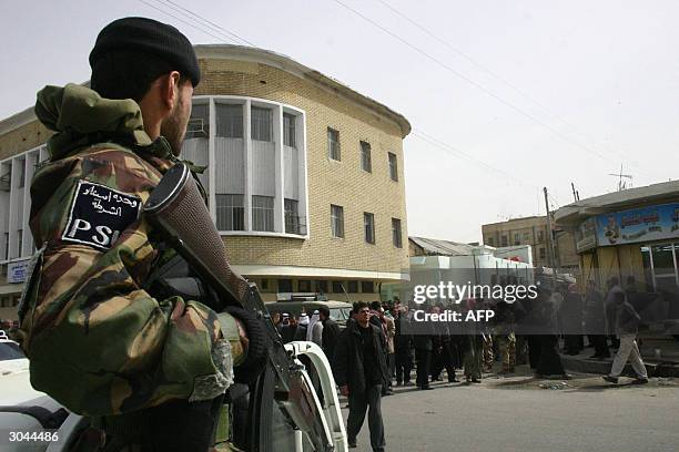 Basra Police 964 British Soldiers Patrol Basra Stock Photos, High-Res Pictures, and ...