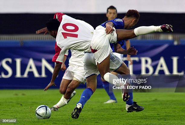 Emirati player Ismail Matar vies with Japanese player Tanaka Tatsuya during their qualifying match for the Olympics 2004 football games, 05 March...