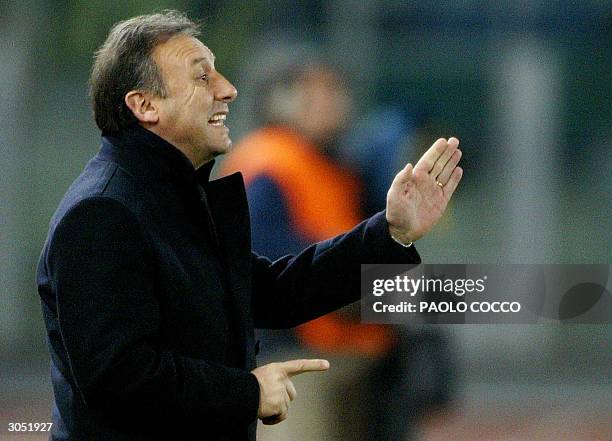 Inter Milan coach Alberto Zaccheroni signals during a Serie A match against AS Roma at Rome Olympic stadium 07 March 2004.