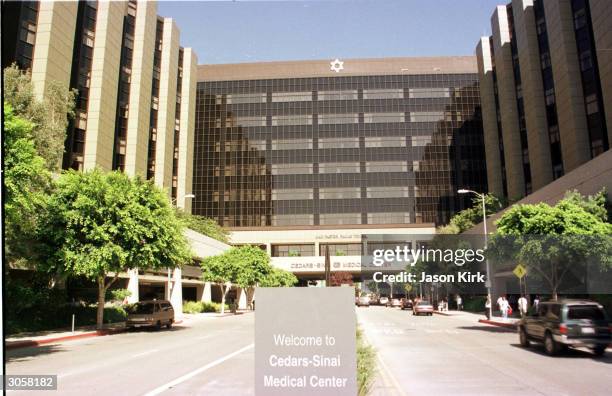 Exterior view of the entrance to Cedars-Sinai hospital, Los Angeles, California, August 9, 2000. 38-year-old actress Carrie Hamilton, daughter of...