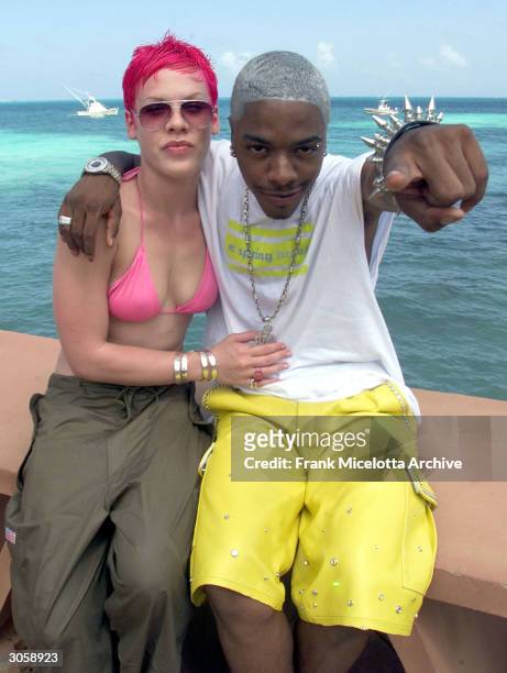 Singer Pink and Rapper Sisqo joke around during a photo shoot of MTV's Spring Break 2000 in Cancun, Mexico.