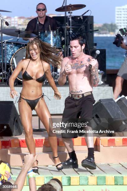 Actress Carmen Electra performs during MTV's Spring Break 2000 in Cancun, Mexico.