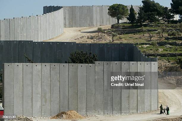 the israeli seperation barrier - israel palestine conflict - fotografias e filmes do acervo