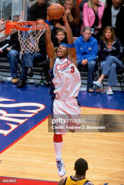 Quentin Richardson of the Los Angeles Clippers dunks the ball during the game against the Indiana Pacers at Staples Center on March 3, 2004 in Los...