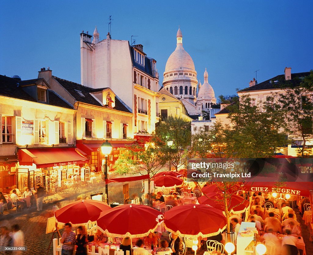 France,Paris,Montmartre,Place du Tertre,Sacre-Coeur in background