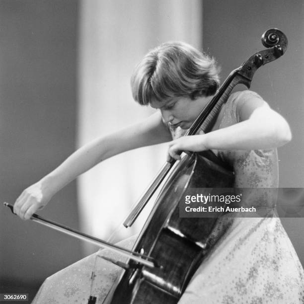 English cellist Jacqueline Du Pre .