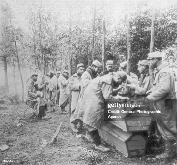 French soldiers in WW I using coffins as dining tables.