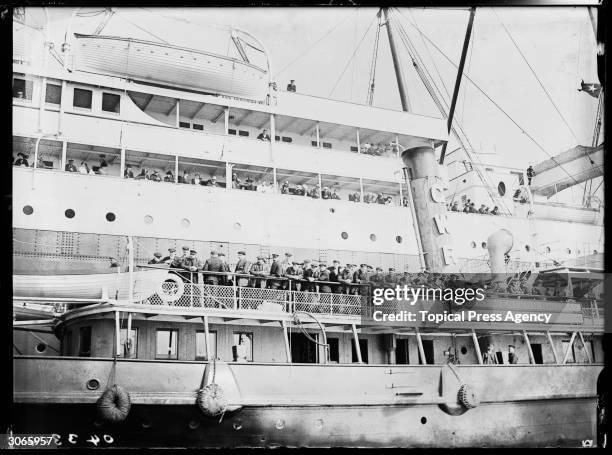 Survivors of the Titanic disaster board a GWR ferry at Plymouth after arriving in England on the SS Lapland.