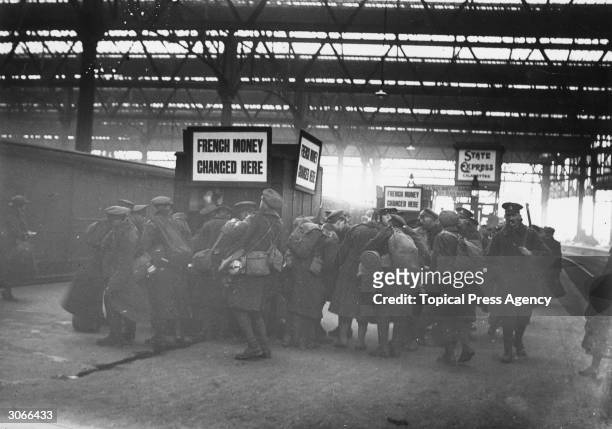 British soldiers returning at the end of World War I changing their francs at Waterloo Station, London, 7th March 1919.