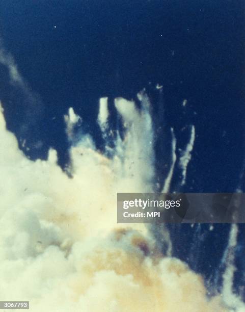 Shuttle Exploding Shuttle Blast Off Photos and Premium High Res Pictures - Getty Images
