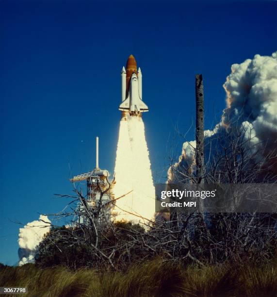 Space Shuttle Challenger Explosion Photos and Premium High Res Pictures ...