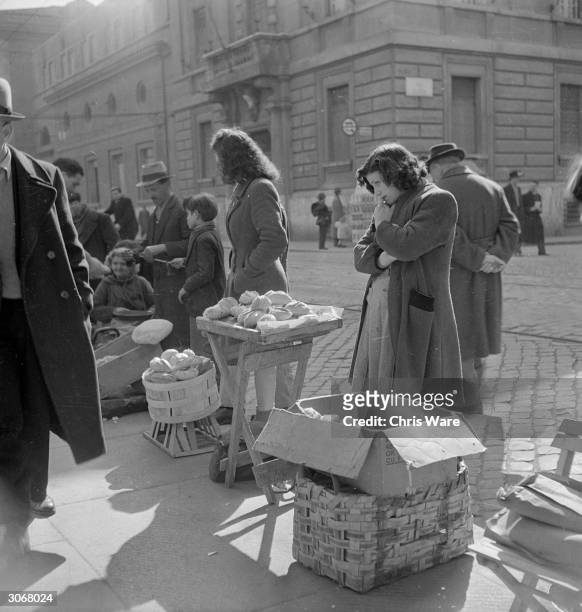 In post war Rome despite food shortages it is easy to buy bread on the black market.