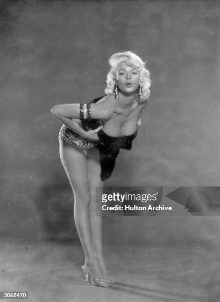 American actress Jayne Mansfield , a model before she became an actress, she won several beauty contests including the title of 'Miss Magnesium Lamp'.