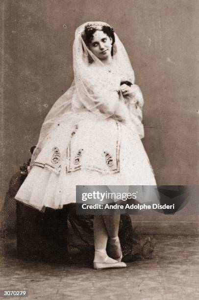 Swedish-Italian ballerina Marie Taglioni , one of the first women to dance en pointe.