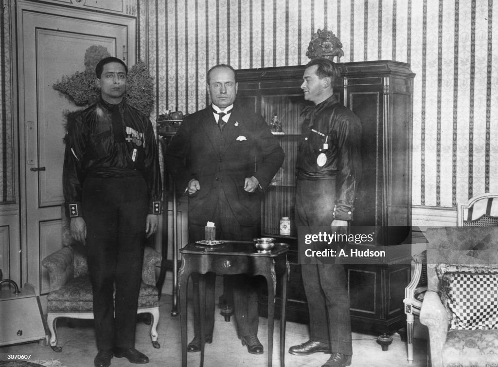 Italian Bodyguards Italian dictator Benito Mussolini with his bodyguards. News Photo ...