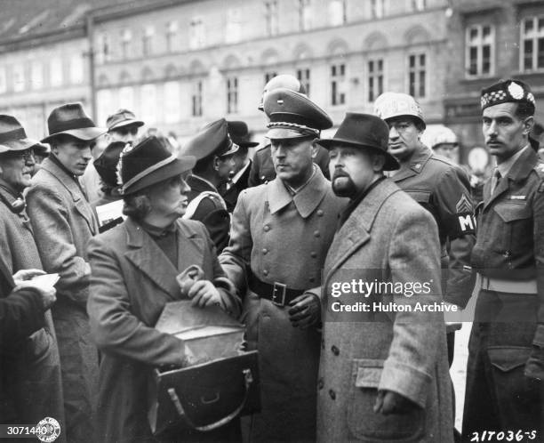 Allied and civilian police during a raid on black marketeers in Vienna's Nashmarkt.