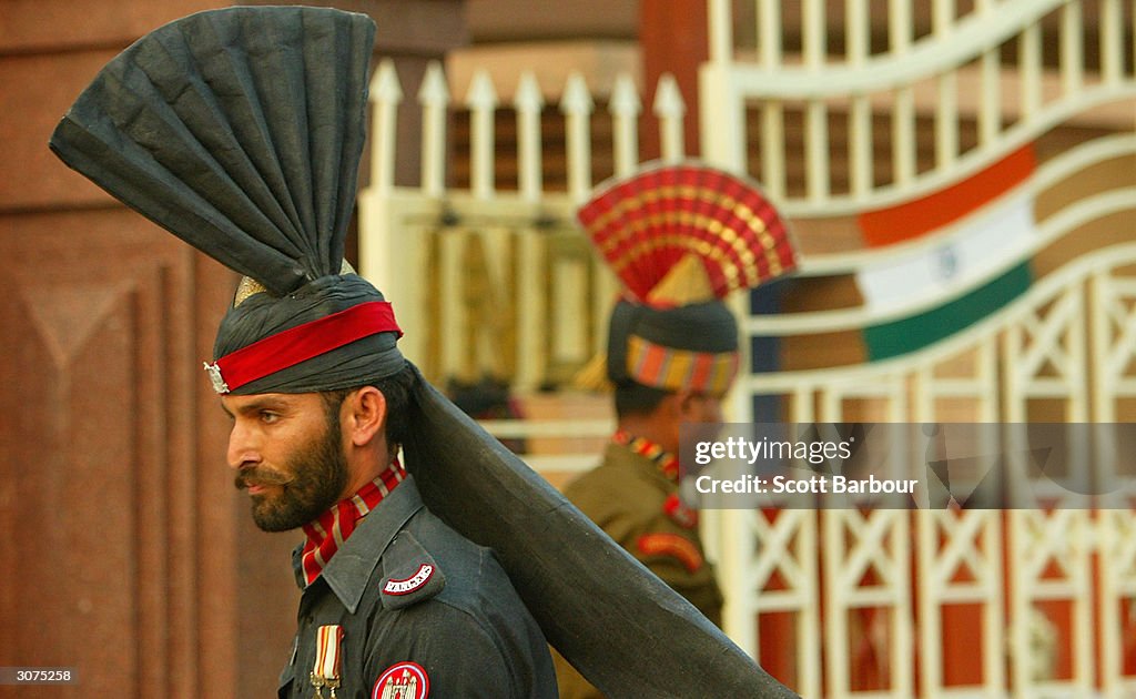 Pak Patan Rim A Pakistani Patan guard and an Indian Border Security force officer ...