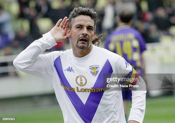 Brescia's Roberto Baggio celebrates scoring his 200th Serie A career goal during the Serie A match between Parma and Brescia on March 14, 2004 in...