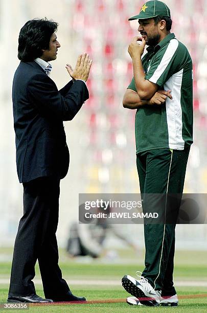 Pakistan Cricket Board Chief Executive Ramiz Raja and Pakistani captain Inzamam-ul Haq chat together at the Pindi stadium in Rawalpindi, 15 March...