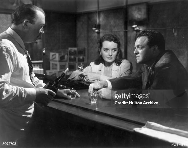 Mary Astor and Van Heflin in a bar scene from the film-noir 'Act of Violence', directed by Fred Zinnemann for MGM.