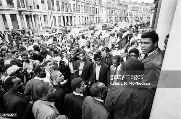 World heavyweight boxing champion Cassius Clay visiting the London Free School children's play group and families' group at 34 Tavistock Crescent,...