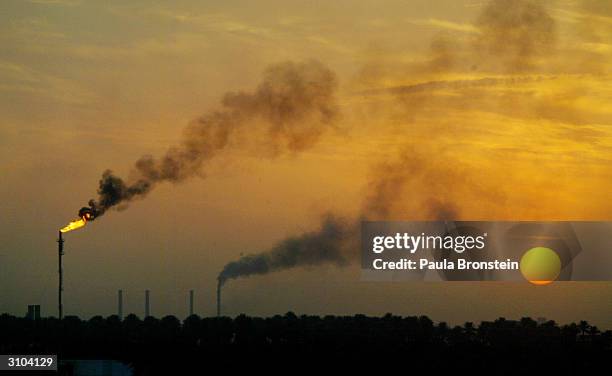 Iraq Sunset 45,912 Iraq 2005 Stock Photos, High-Res Pictures, and Images - Getty Images