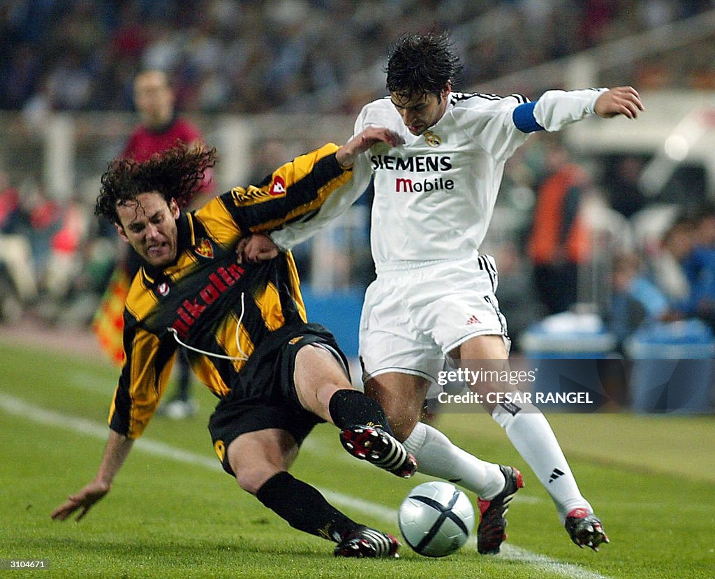 Real Madrid's Raul (R) vies with Zarago