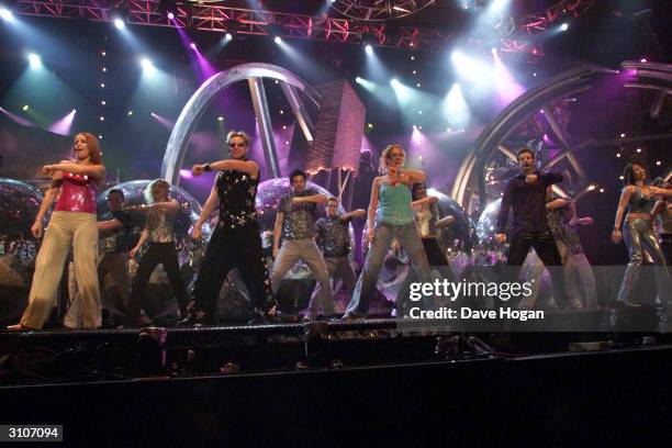 Tozer Steps Singer 595 Claire Richards Steps Stock Photos, High-Res Pictures, and Images ...