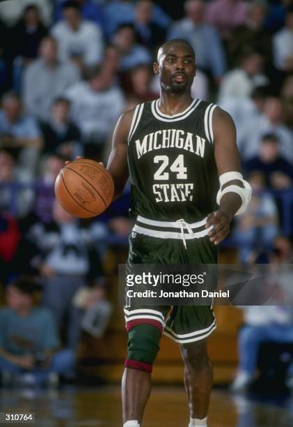 Guard Shawn Respert of the Michigan State Spartans moves the ball during a game against the Northwestern Wildcats. Michigan State won the game,...