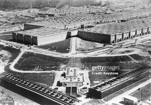 Oak Ridge Factory 55 Oak Ridge Atom Bomb Stock Photos, High-Res Pictures, and Images ...