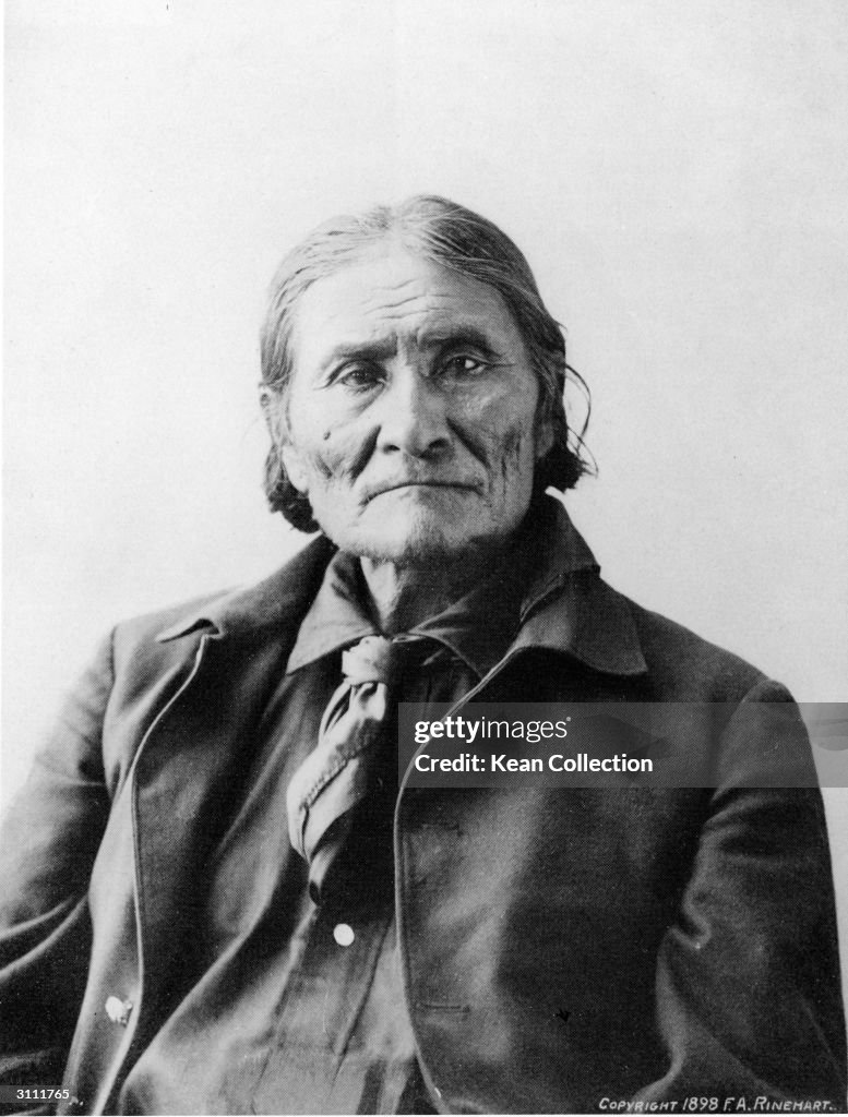 Geronimo, Holding Rifle, In His Camp Before Surrender To General Crook - Foto 4